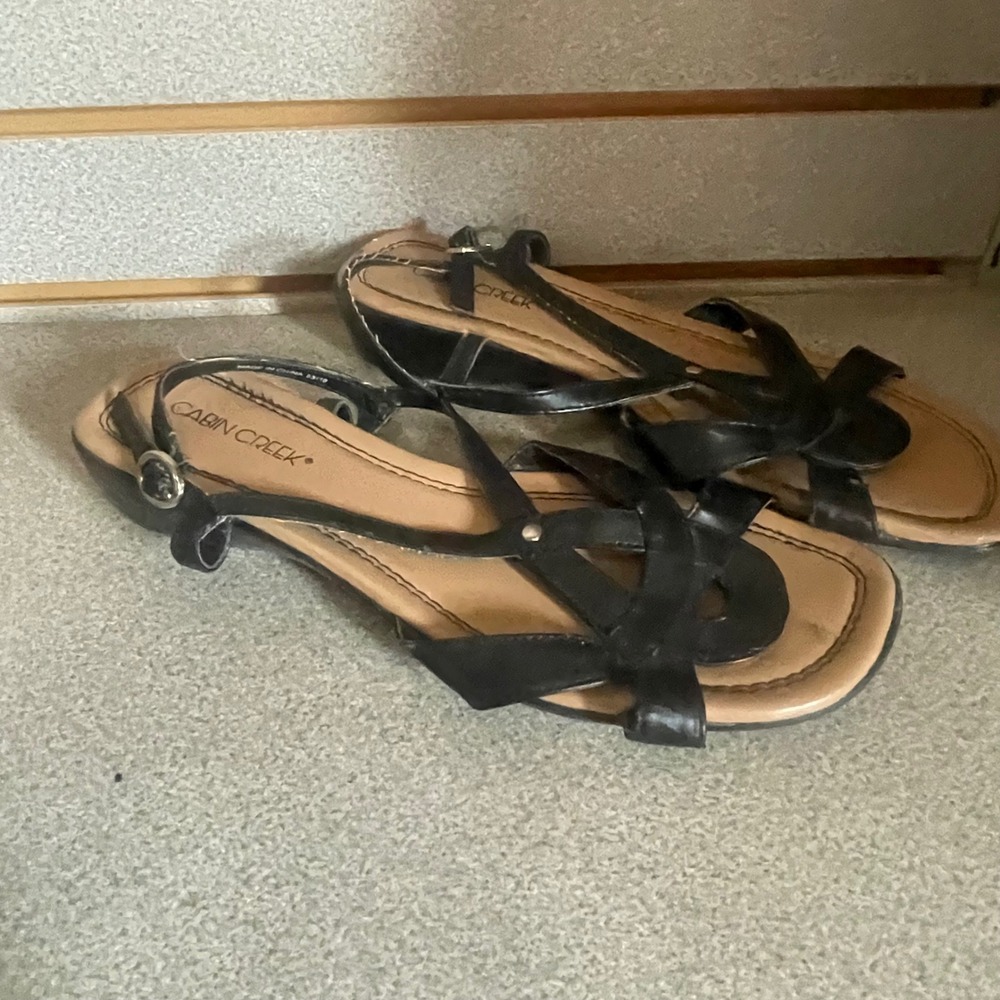 Cabin Creek Womens Black Strappy Low Wedge Sandals Buckle Ankle Strap Size 8.5M